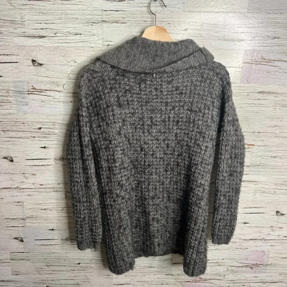 Guess gray sweater size small cowl neck knit - Picture 9 of 9
